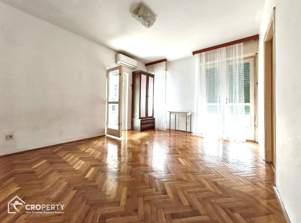 soba3 s izlazom na lođu